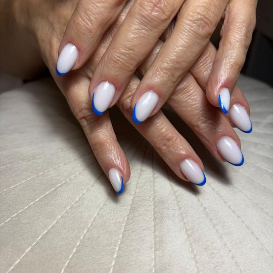 Glow Differently #zagreb Nadogradnja noktiju Ugradnja noktiju - S dužina