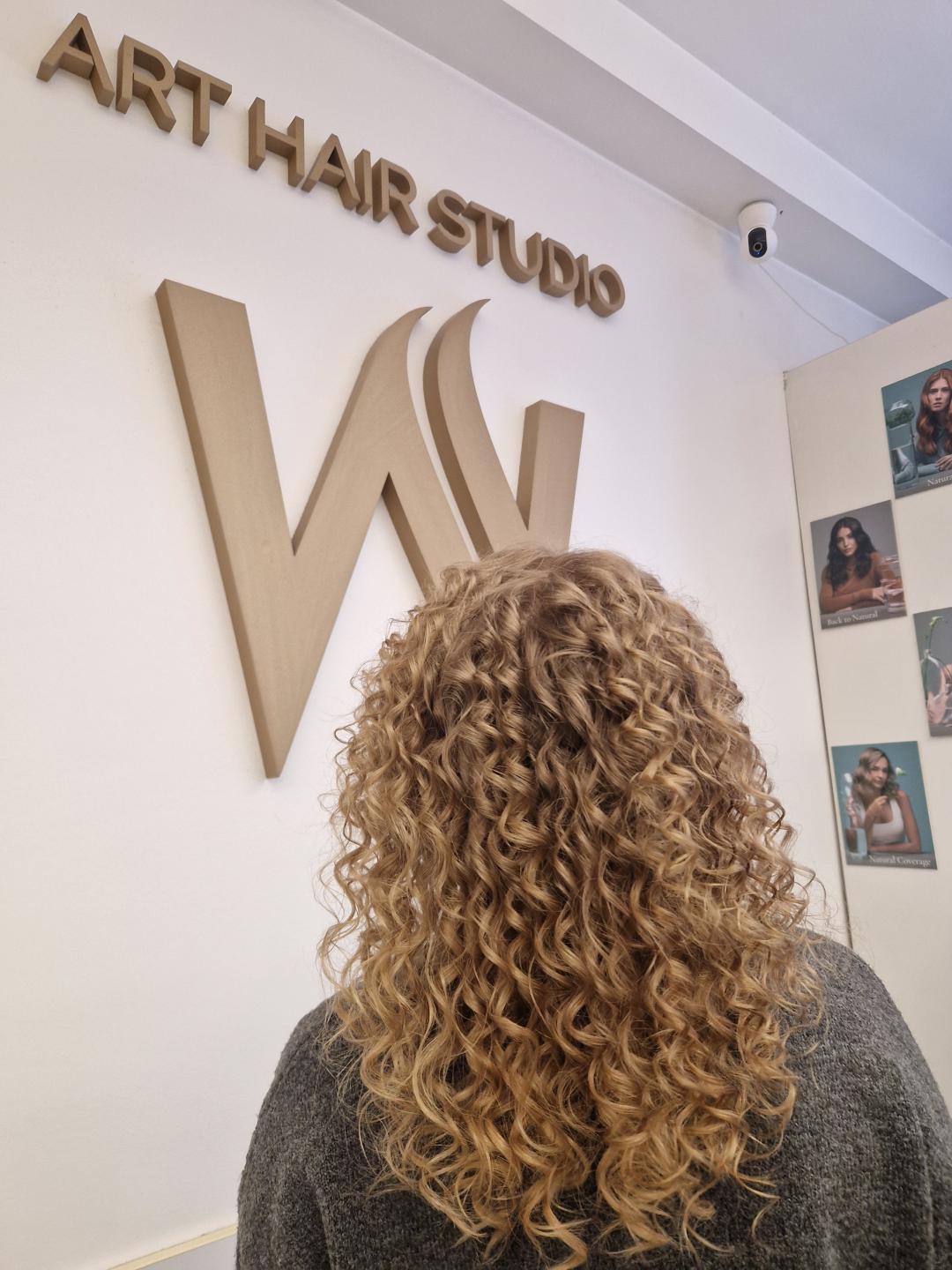 Afro look - duga kosa - Frizerski salon W, Zagreb Uvijanje, kovrče i valovi Frizerski saloni Uvijanje, kovrče i valovi, Zagreb, Trešnjevka – sjever
