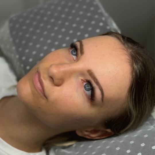 MOELL beauty #zagreb Nadogradnja trepavica Nadopuna volumenskih trepavica - do 4 tjedna