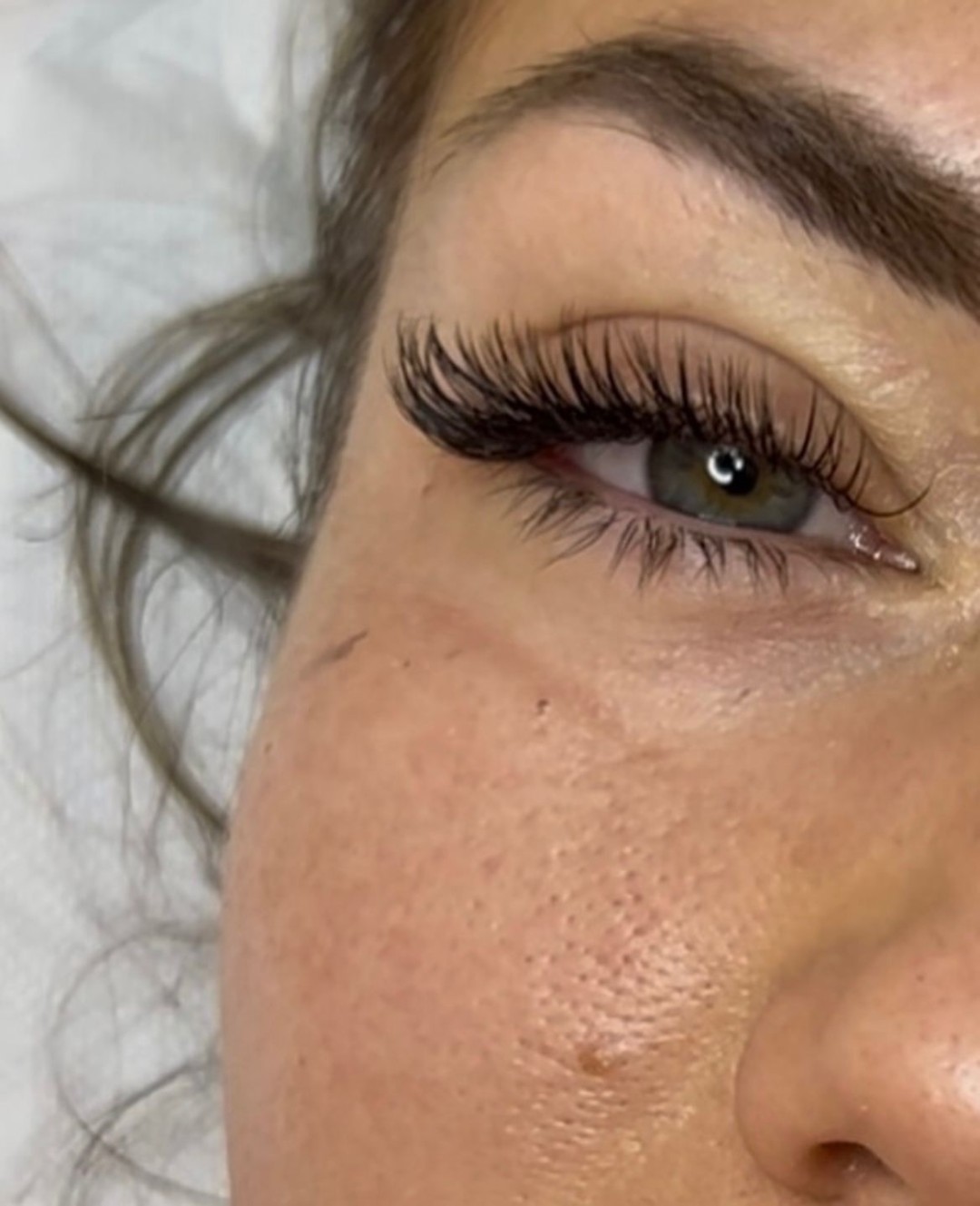 Ugradnja volumenskih trepavica - Glow Differently, Zagreb Nadogradnja trepavica Lice Nadogradnja trepavica, Zagreb, Donji grad - Centar