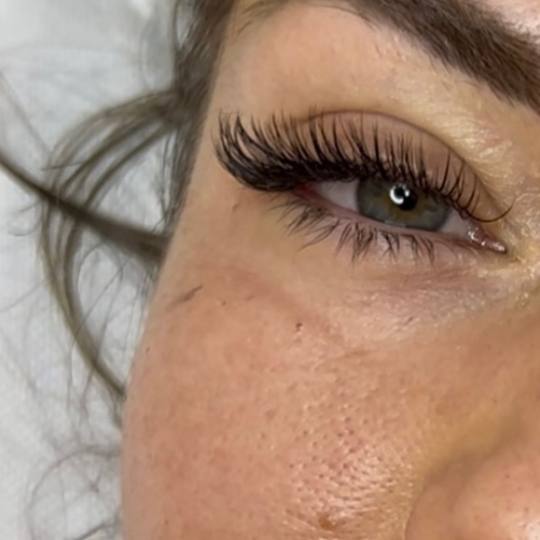 Glow Differently #zagreb Nadogradnja trepavica Ugradnja volumenskih trepavica