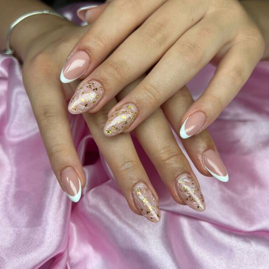 Beauty Centar Miss #zagreb Izlivanje noktiju Izlivanje noktiju gelom - M dužina Gel M + nail art
