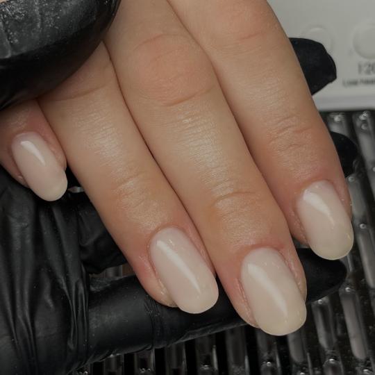 Mia’s Beautique #zagreb Gel lak Comby manikura i gradivni trajni lak -ruke