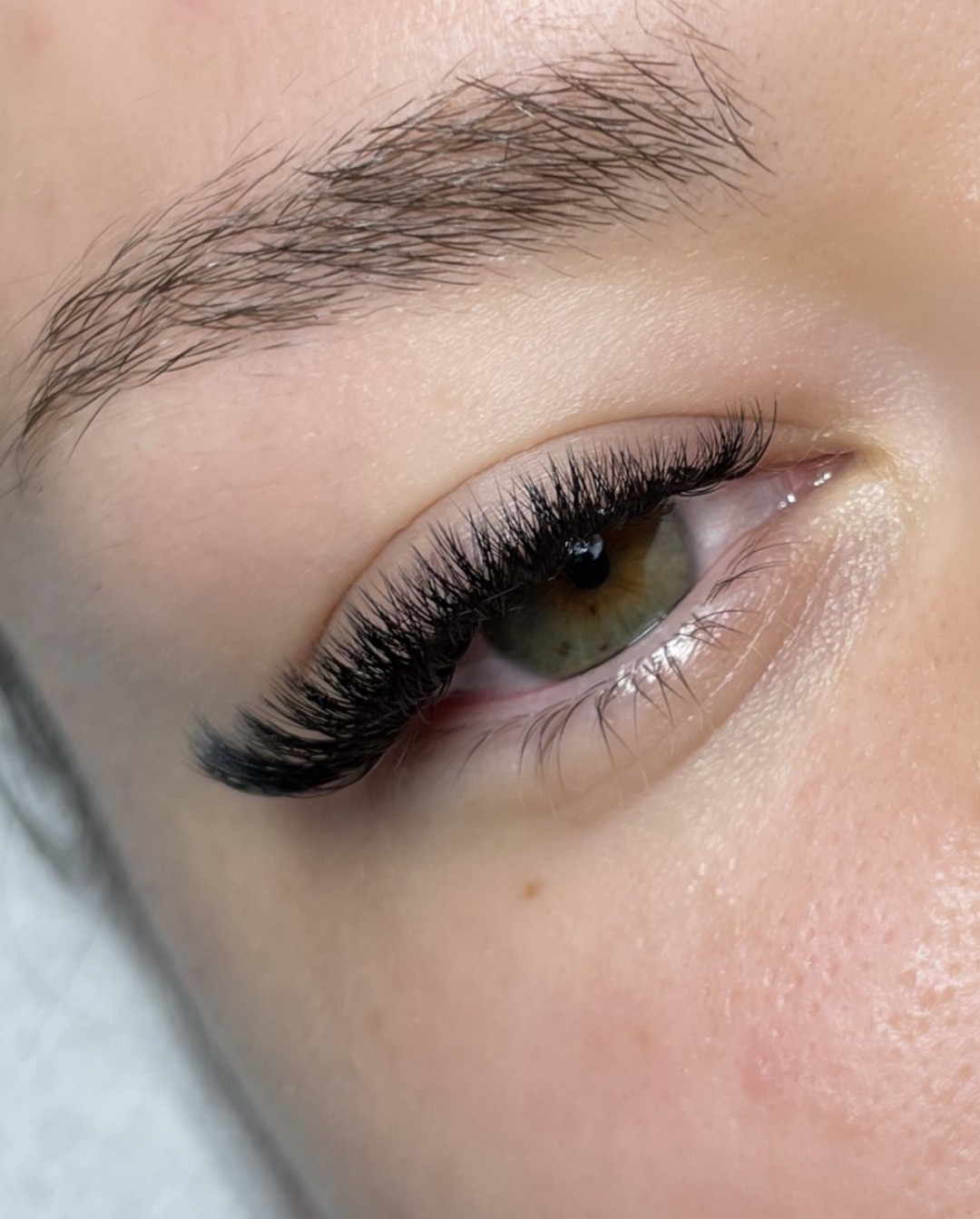 Salon za masažu i njegu tijela “Sanja” #zlatar Obrve Ugradnja trepavica- RUSKI VOLUMEN