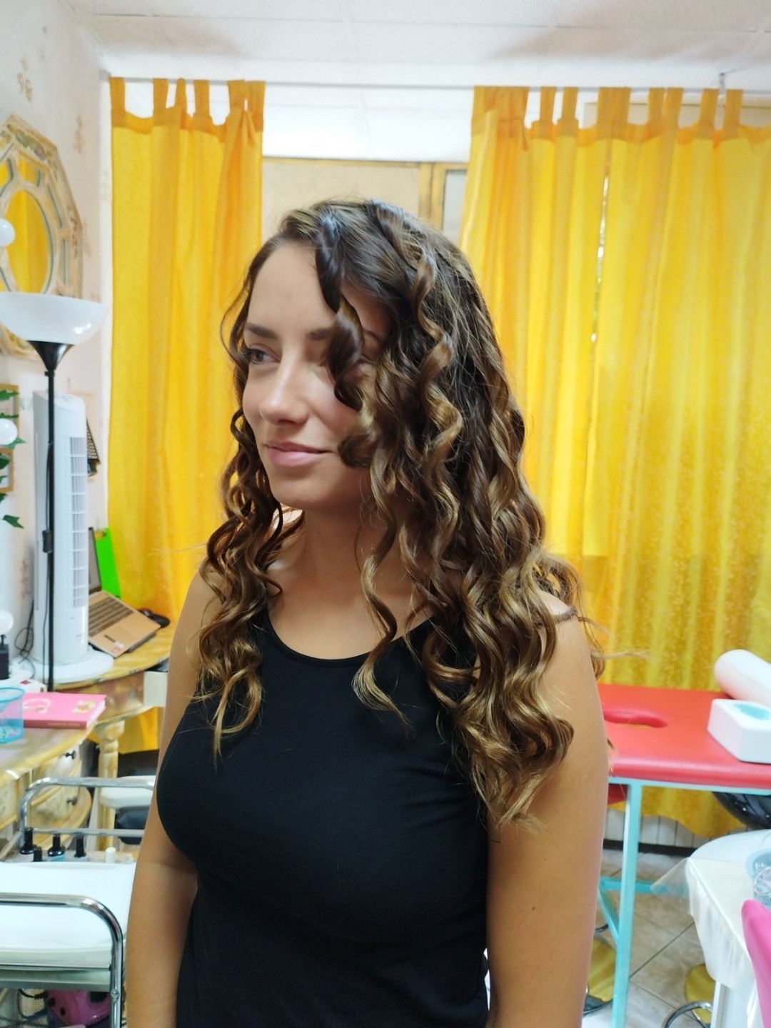 Paint Bar Joy - spas u zadnji čas #zagreb Uvijanje, kovrče i valovi Valovi / lokne - kosa do pola leđa