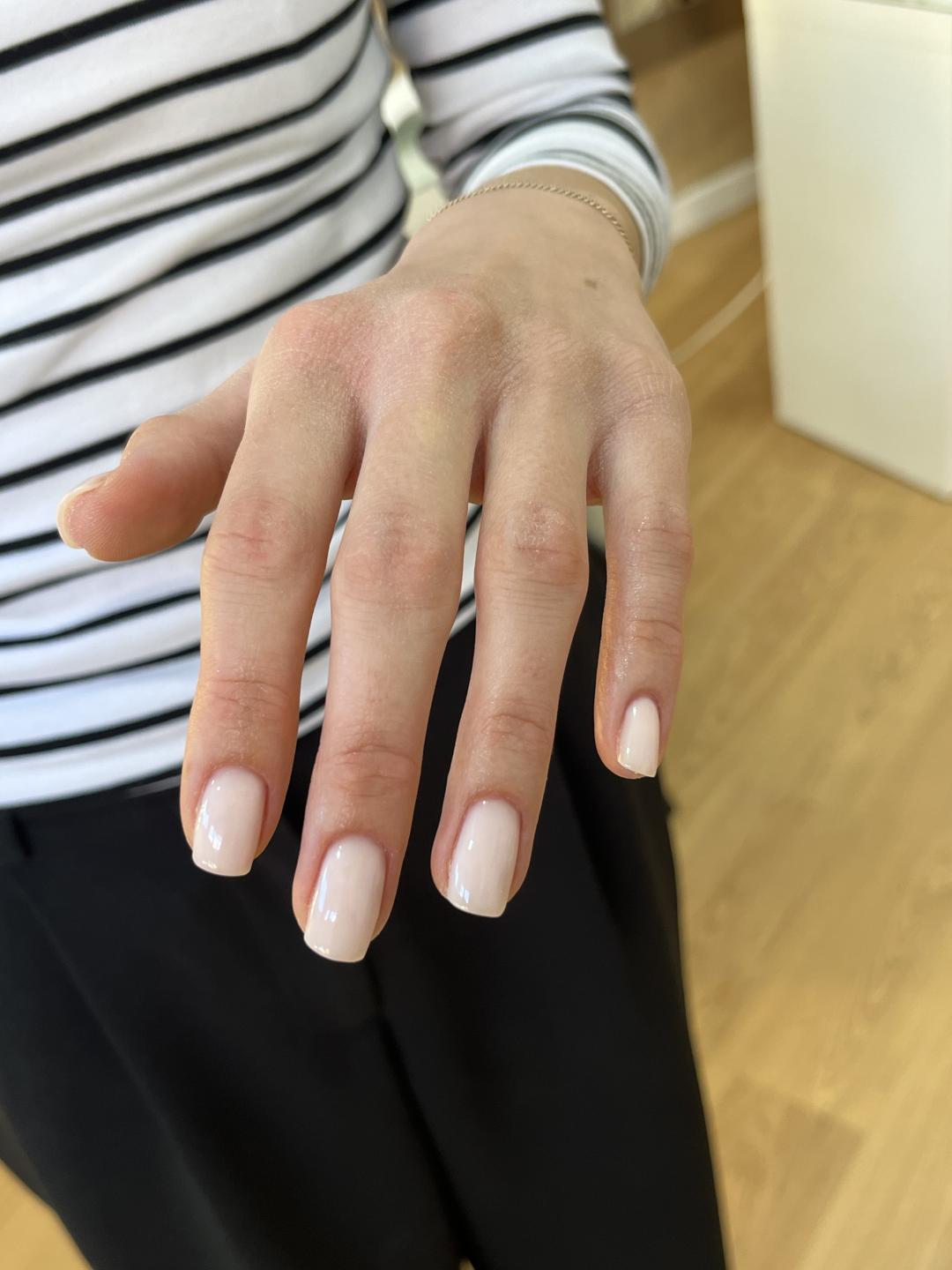 Comby manikura i gradivni trajni lak -ruke - Mia’s Beautique, Zagreb Gel lak Nokti Gel lak, Zagreb, Stenjevec