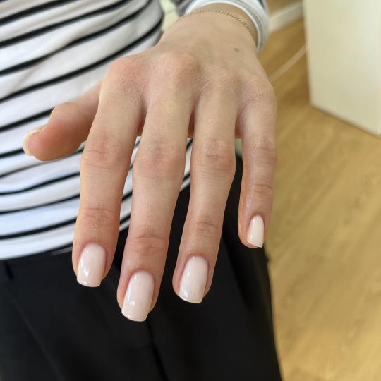 Mia’s Beautique #zagreb Gel lak Comby manikura i gradivni trajni lak -ruke