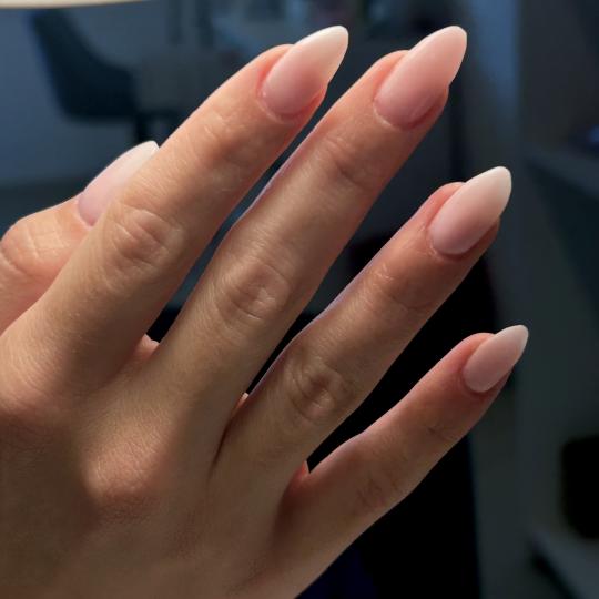 LoveGlam beauty studio #zagreb Manikura Ugradnja noktiju - M dužina