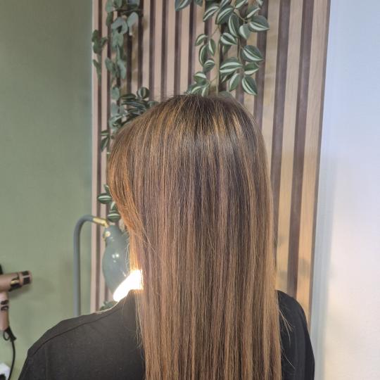 Marti stil #zagreb Pramenovi Površinski pramenovi na foliju + žensko šišanje + fen frizura - dug