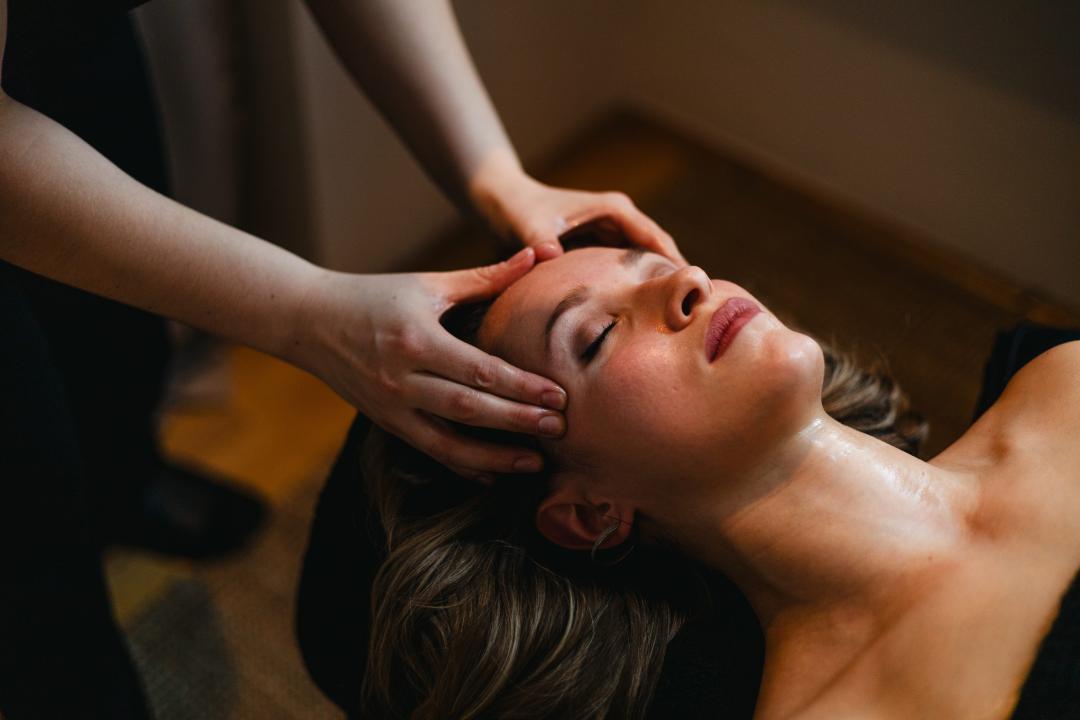 Black Line #zagreb Masaža lica Masaža lica + vrata + dekoltea + vlasišta