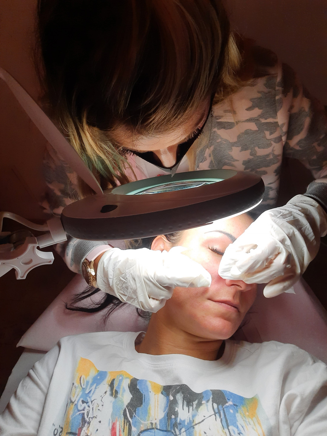 Melanis i Silueta studio za njegu lica i tijela #zagreb Tretman lica Klasično čišćenje lica, maska i masaža lica, ruku ili stopala