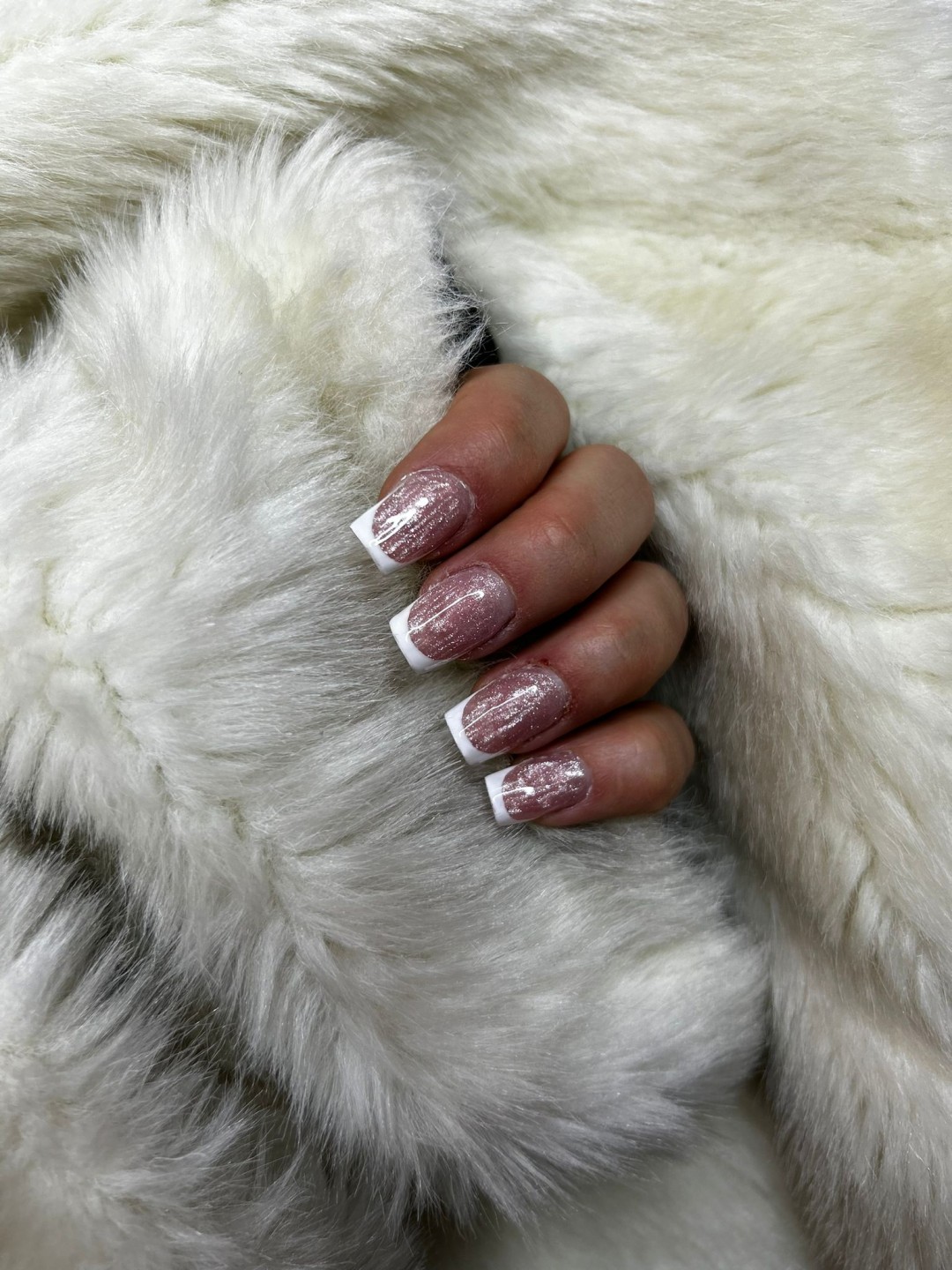 Ugradnja noktiju - L dužina - Glow Differently, Zagreb Nadogradnja noktiju Nokti Nadogradnja noktiju, Zagreb, Donji grad - Centar