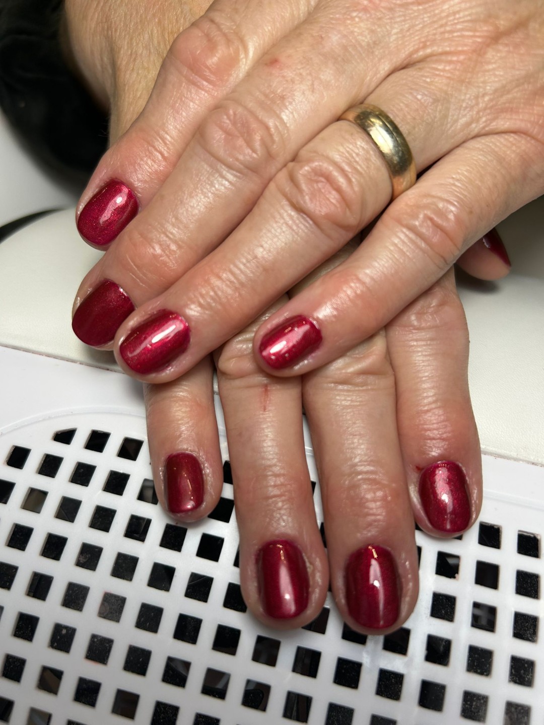 Manikura + trajni lak - Glow Differently, Zagreb Manikura Nokti Manikura, Zagreb, Donji grad - Centar