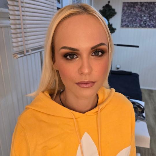 TLS #zagreb Make-up / šminkanje Profesionalno šminkanje - za dame Make up za sve prigode🌸