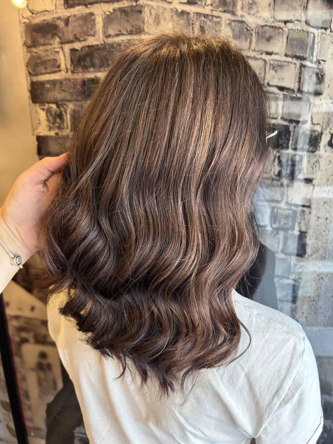 Frizerski salon M #zagreb Pramenovi Pramenovi na foliju + preljev + feniranje na valove - duga kosa