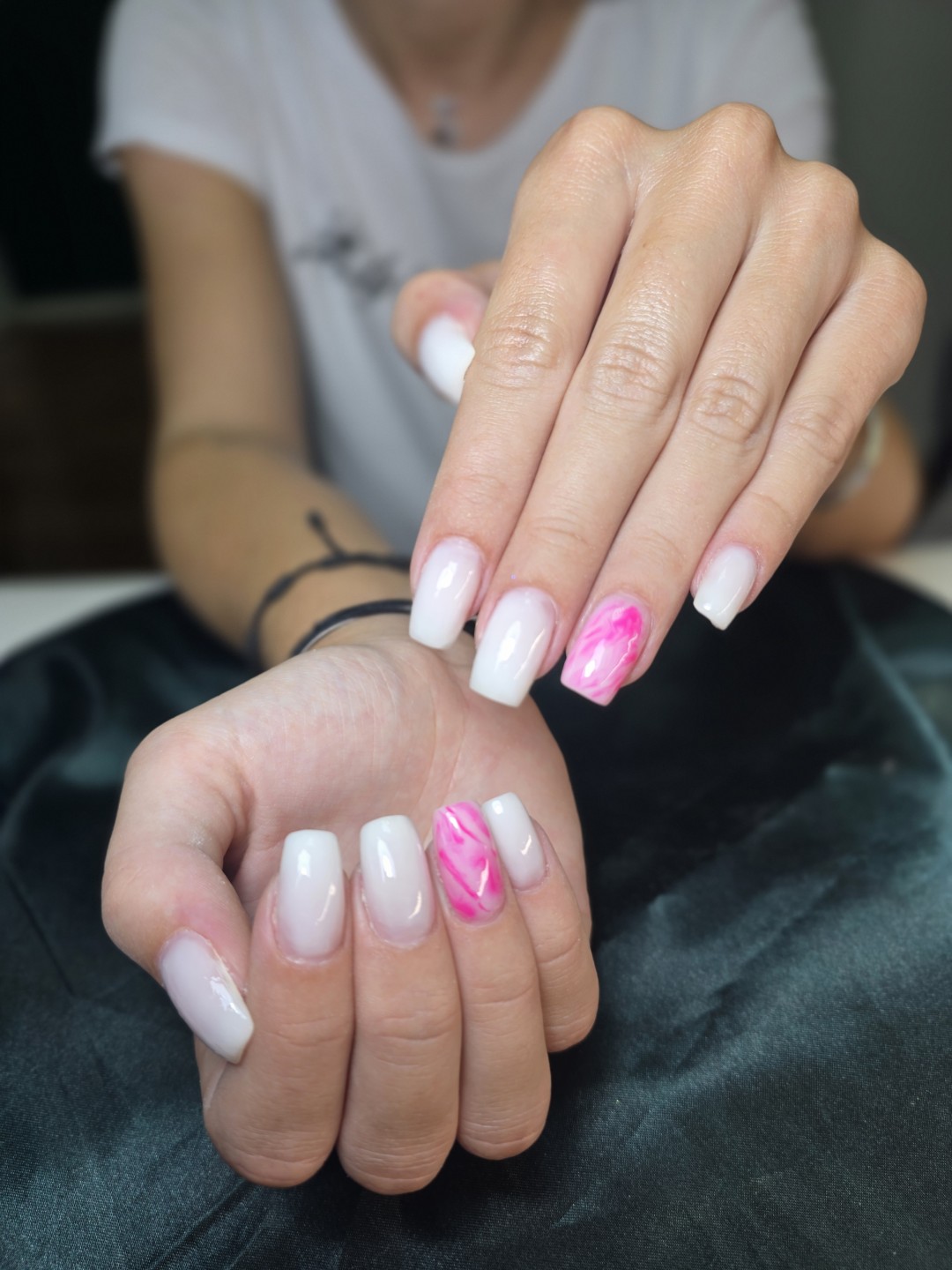 Daniva brow and beauty #zagreb Izlivanje noktiju Korekcija gela - M dužina