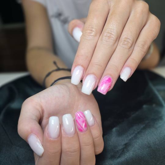 Daniva brow and beauty #zagreb Izlivanje noktiju Korekcija gela - M dužina