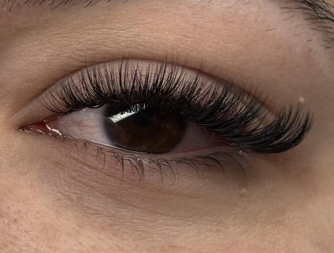 Sis Beauty Room #zagreb Nadogradnja trepavica Ugradnja volumenskih trepavica