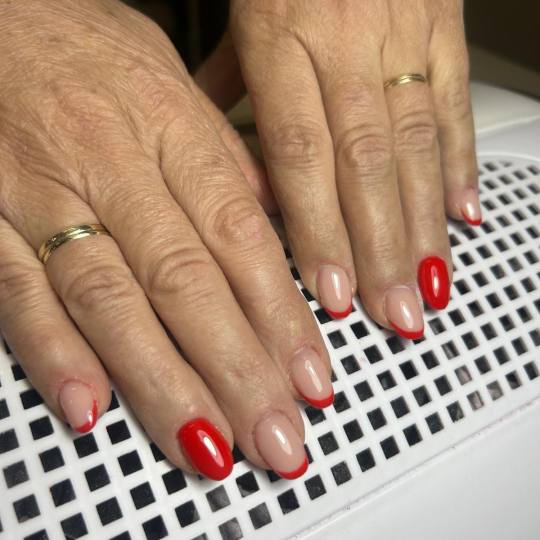 Glow Differently #zagreb Nadogradnja noktiju Ugradnja noktiju - S dužina