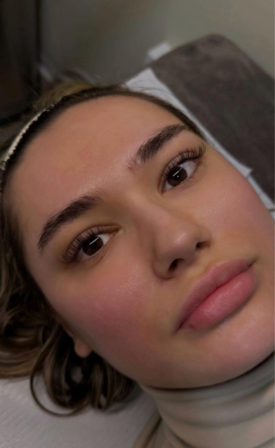 Ugradnja klasičnih trepavica - Unique beauty studio, Zagreb Nadogradnja trepavica Lice Nadogradnja trepavica, Zagreb, Trešnjevka – sjever