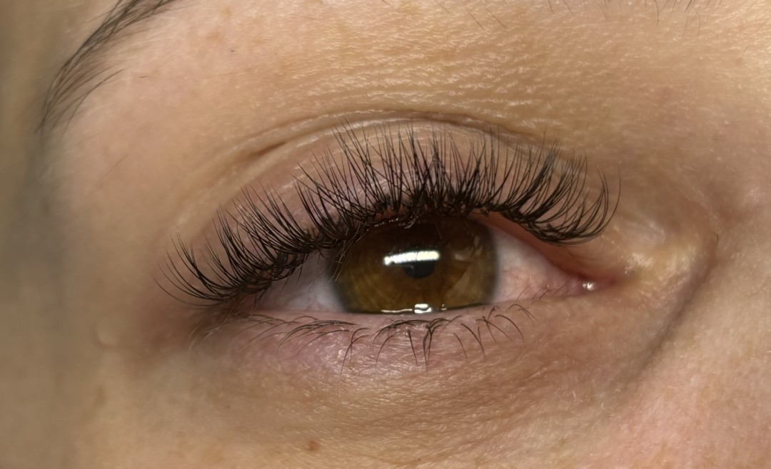 Ugradnja volumenskih trepavica - Sis Beauty Room, Zagreb Nadogradnja trepavica Lice Nadogradnja trepavica, Zagreb, Donji grad - Centar