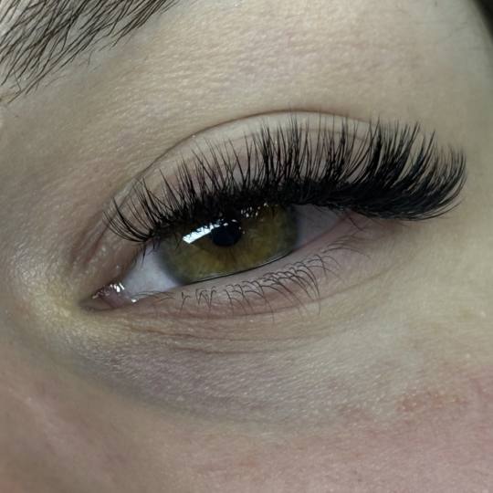 Sis Beauty Room #zagreb Nadogradnja trepavica Ugradnja volumenskih trepavica