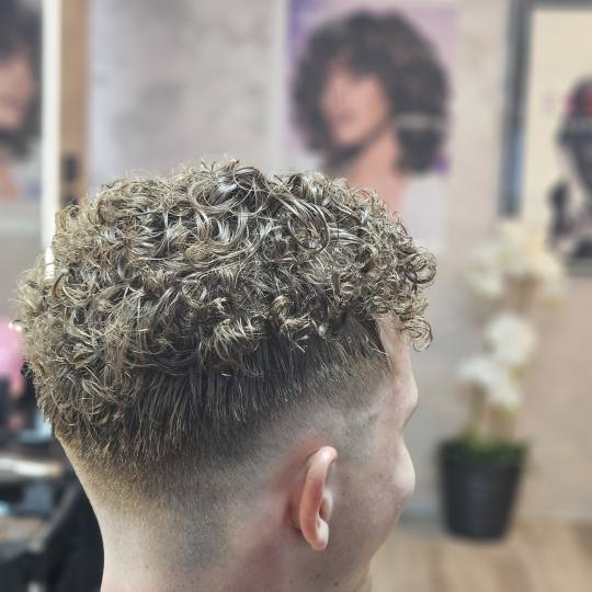 Mary 2M #zagreb Minival Minival - kratka kosa Naravno da je IN trajna kovrčava kosa i na muškoj ko