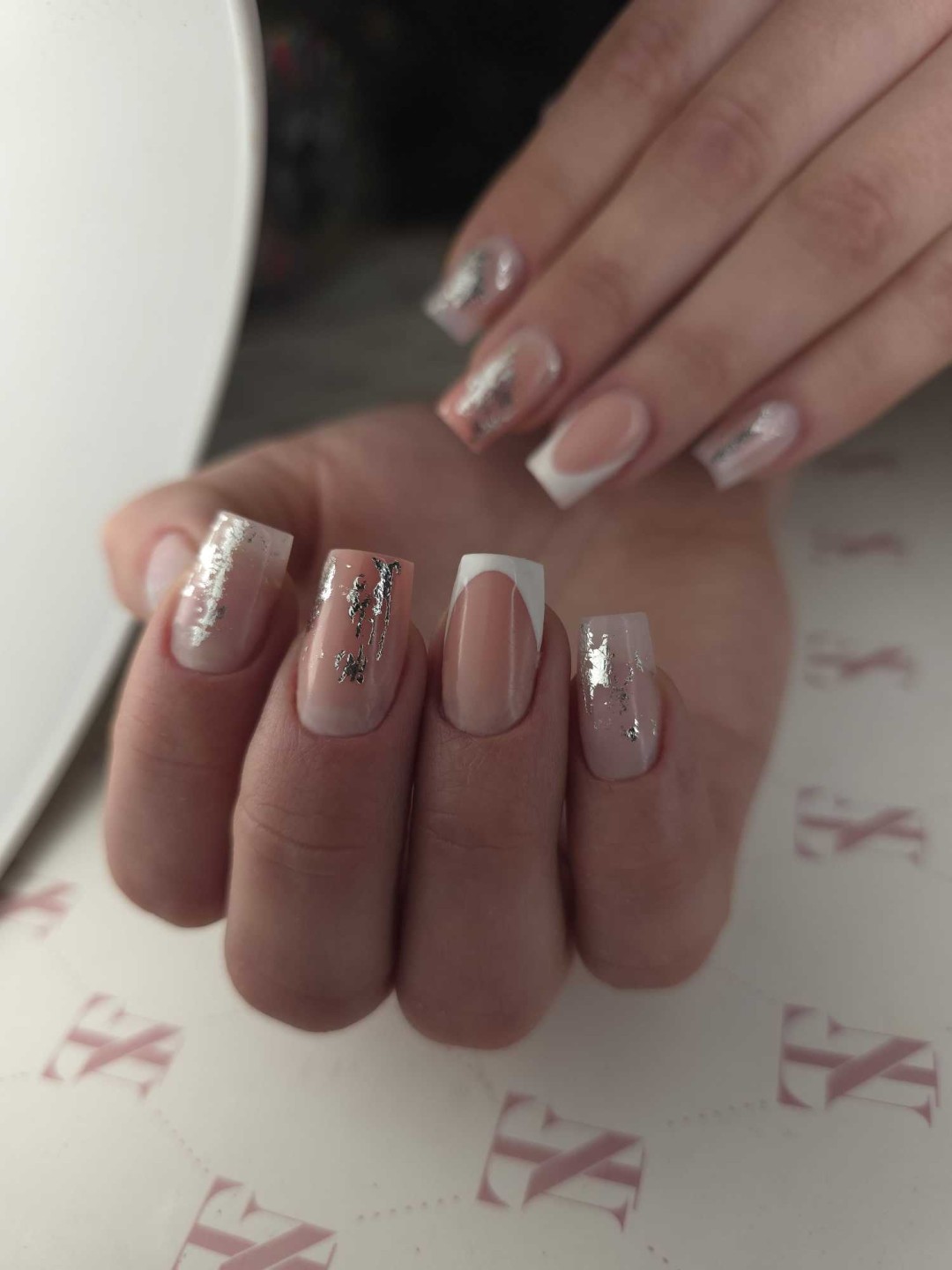 Daniva brow and beauty #zagreb Izlivanje noktiju Ugradnja noktiju gelom - M dužina