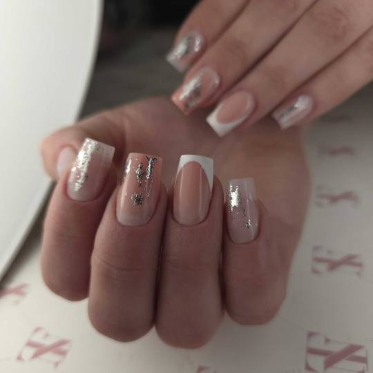 Daniva brow and beauty #zagreb Izlivanje noktiju Ugradnja noktiju gelom - M dužina french