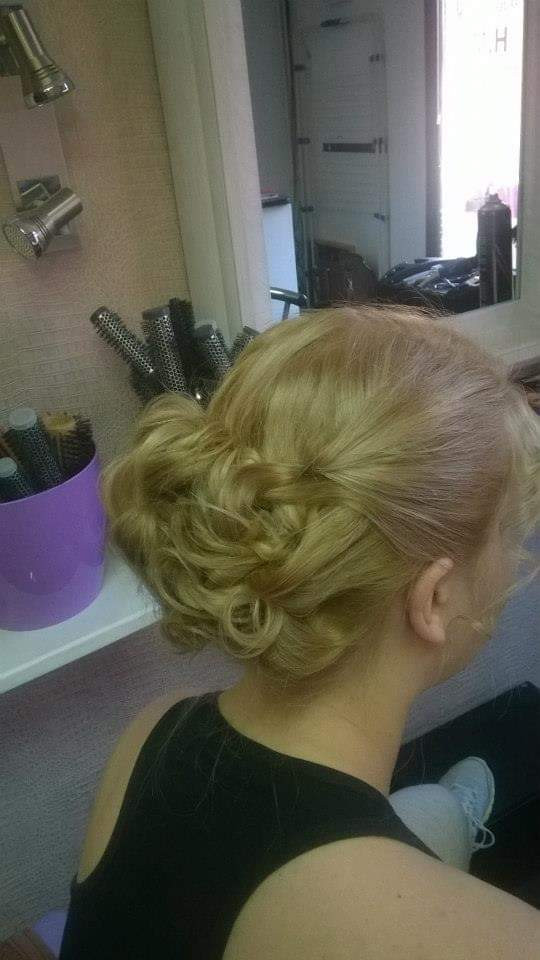 Studio HM #zagreb Njega i ojačavanje kose Svečana frizura