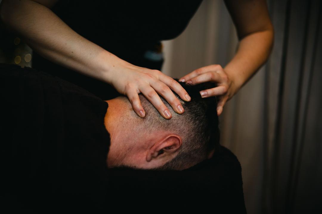 Black Line #zagreb Masaža ramena Masaža vlasišta + vrata + ramena