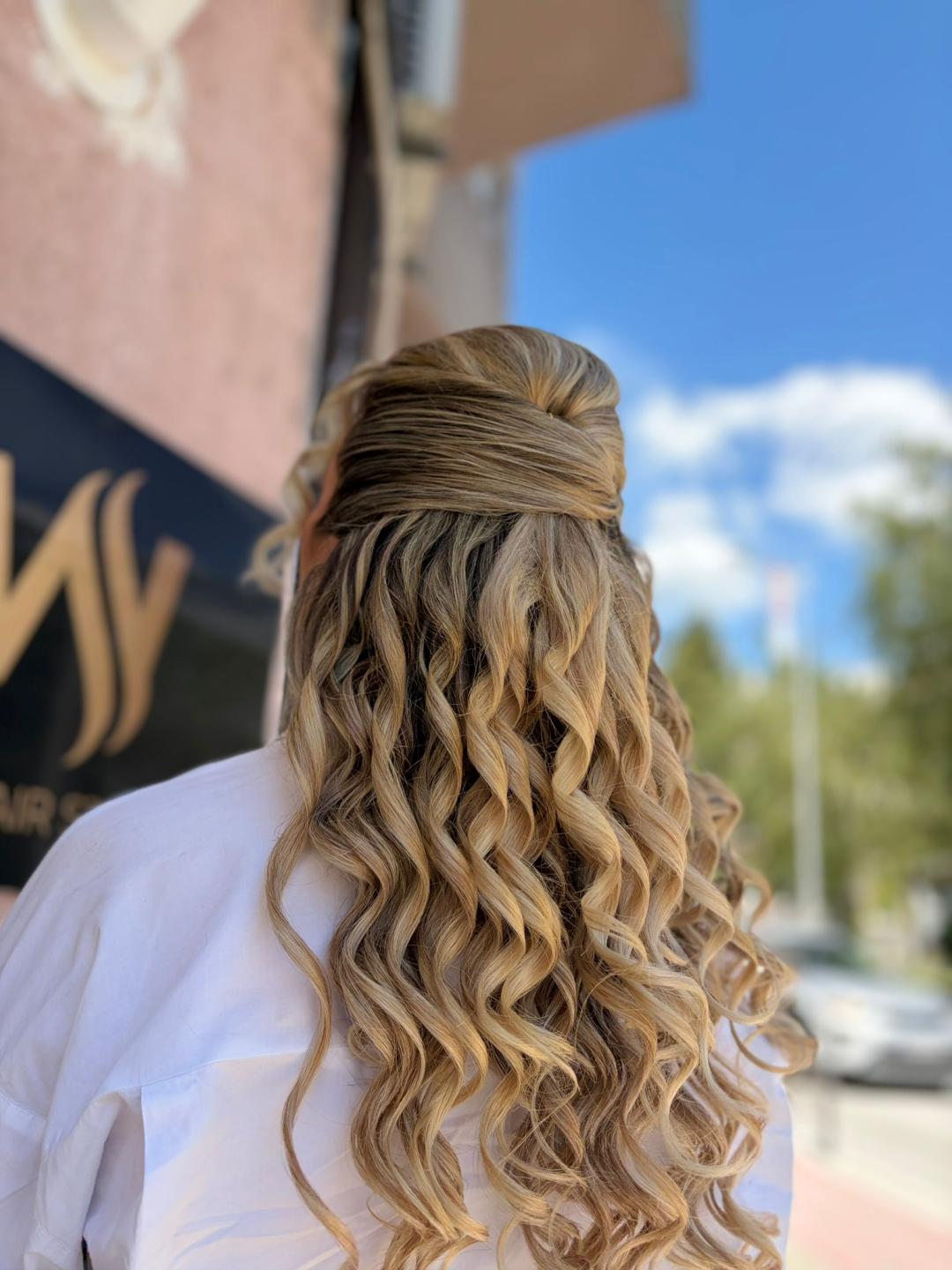 Svečana frizura - ekstra duga kosa - Frizerski salon W, Zagreb Svečane i frizure za svadbu Frizerski saloni Svečane i frizure za svadbu, Zagreb, Trešnjevka – sjever