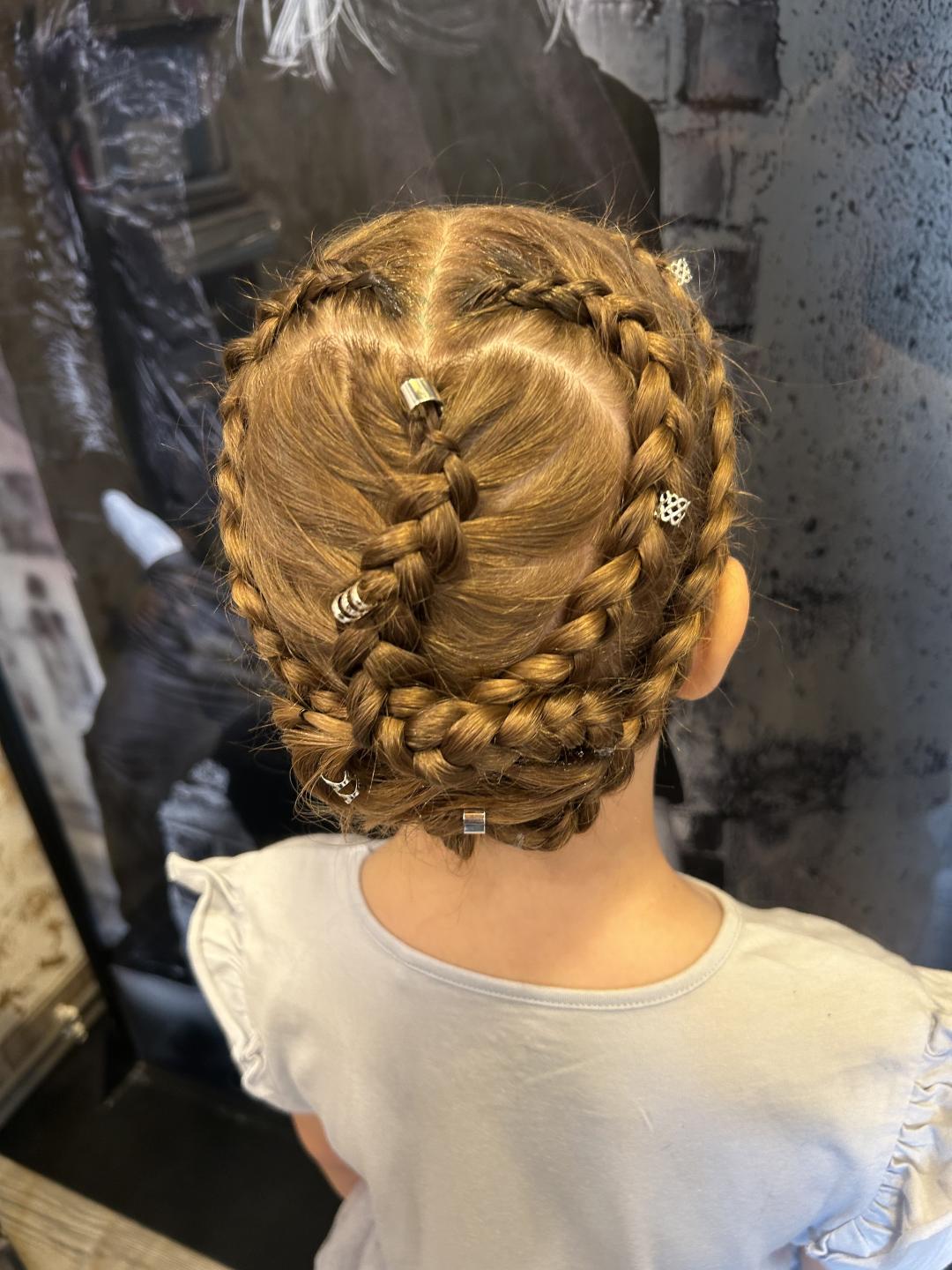 Frizerski salon M #zagreb Pletenice, kike, punđe Pletenica - 1 komad