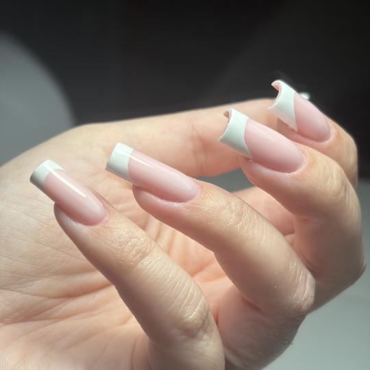 Théa Beauty Spot #zagreb Nadogradnja noktiju Ugradnja noktiju gelom - M dužina