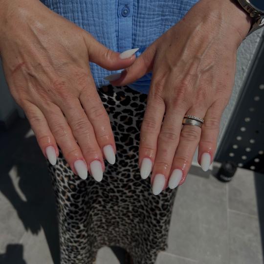 Salon Ljepote Šljokica #zagreb Nadogradnja noktiju Produžavanje noktiju šablonama - M dužina