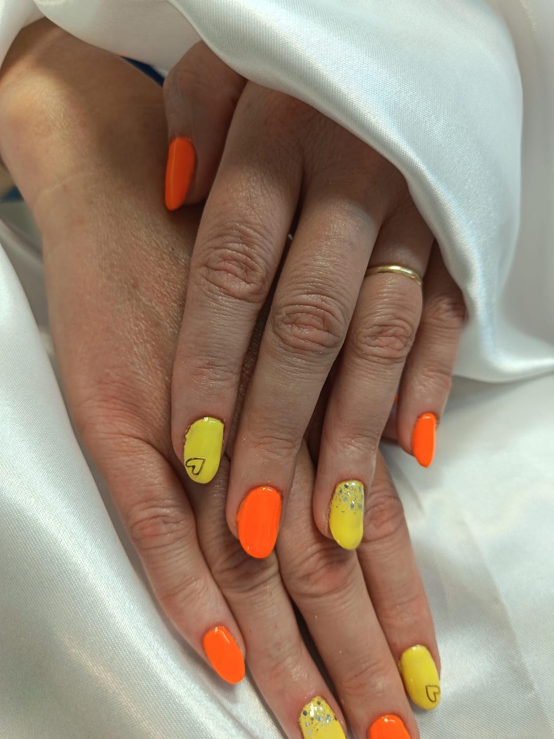 Comby manikura + trajni lak - Alum beauty studio, Rijeka Manikura Nokti Manikura, Rijeka, Centar