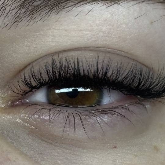 Sis Beauty Room #zagreb Nadogradnja trepavica Ugradnja volumenskih trepavica