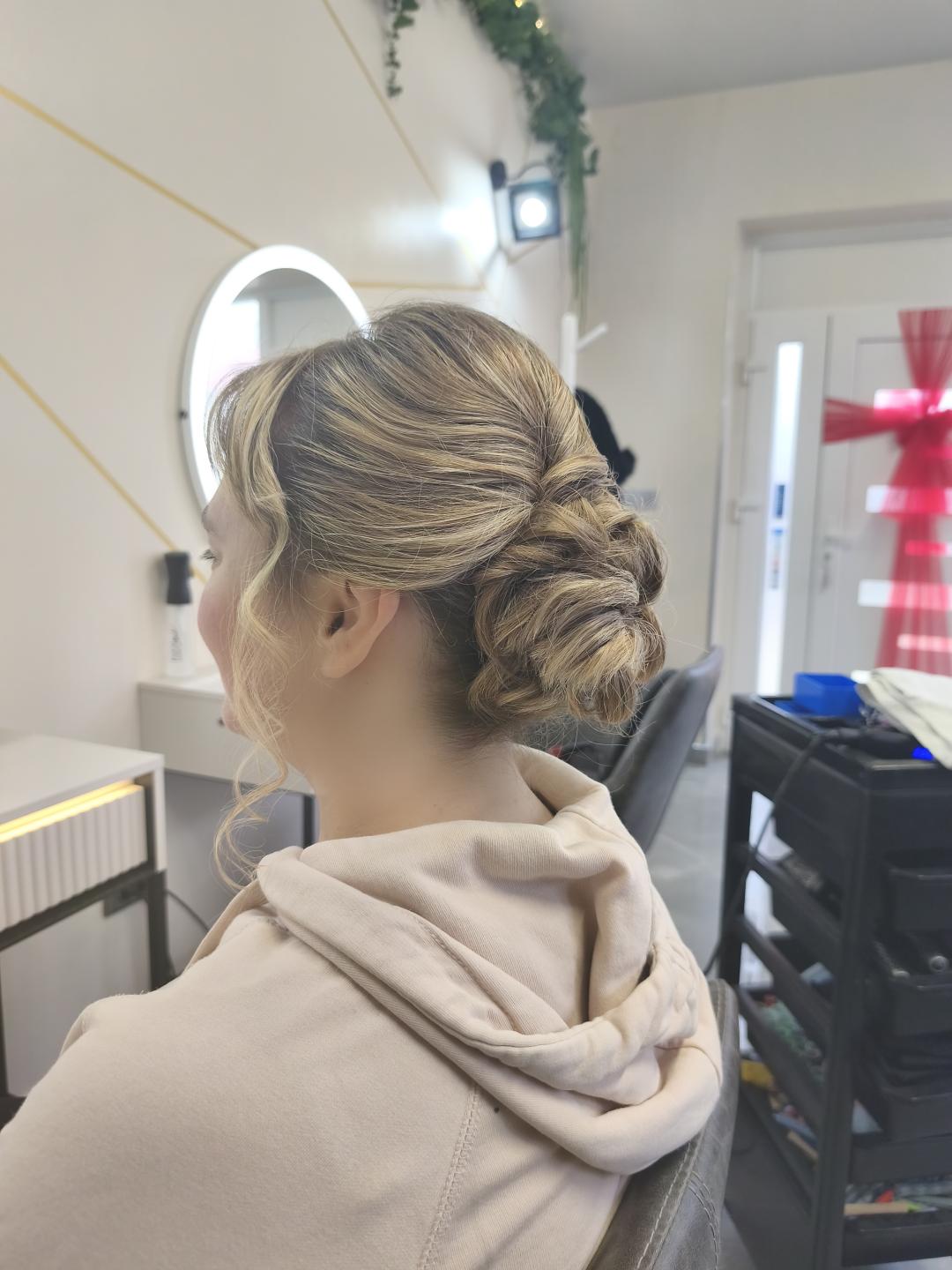 Frizana #zagreb Svečane i frizure za svadbu Svečana frizura - sve dužine kose