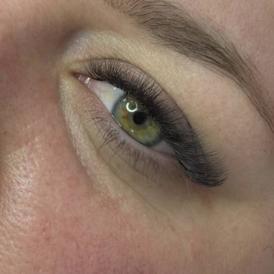 Noir beauty #zagreb Nadogradnja trepavica Nadopuna klasicnim trepavica nakon 2 tjedna