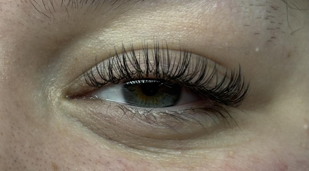 Ugradnja volumenskih trepavica - Sis Beauty Room, Zagreb Nadogradnja trepavica Lice Nadogradnja trepavica, Zagreb, Donji grad - Centar