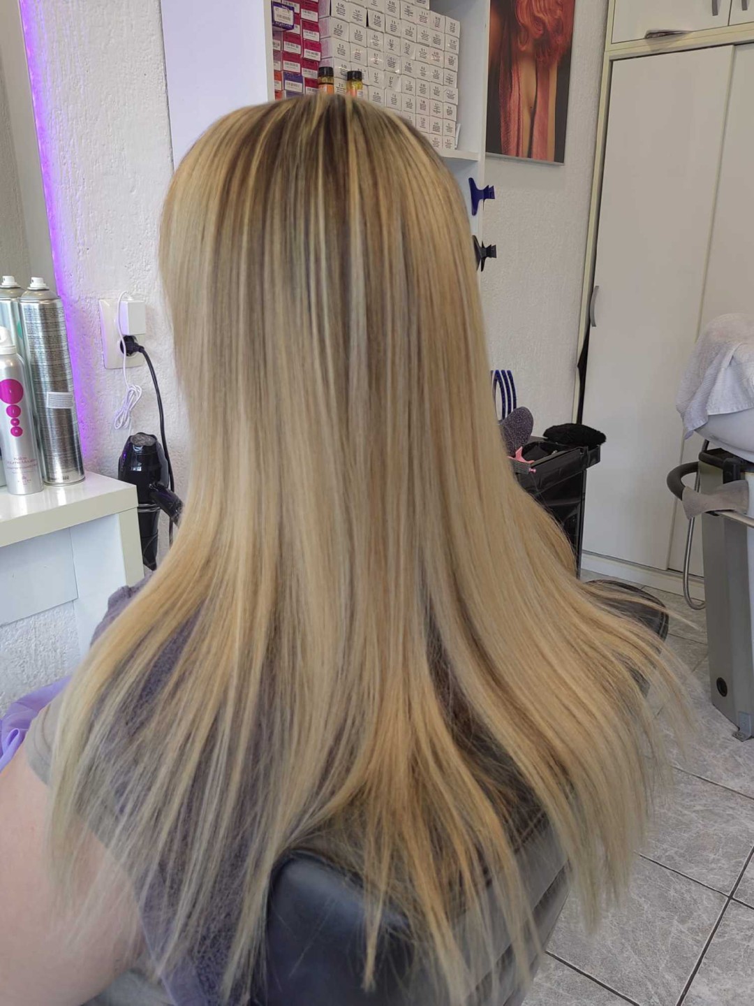 Pramenovi na foliju - duga kosa - Wikleraj & Frajeraj, Zagreb Pramenovi Frizerski saloni Pramenovi, Zagreb, Trešnjevka – jug