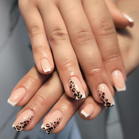 Beauty Studio AnnMarie #zagreb Nadogradnja noktiju Ugradnja noktiju gelom - M dužina