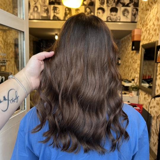 Frizerski salon M #zagreb Bojanje kose Bojanje cijele dužine + pranje kose + feniranje na valove - 