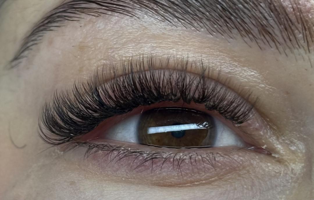 Ugradnja volumenskih trepavica - Sis Beauty Room, Zagreb Nadogradnja trepavica Lice Nadogradnja trepavica, Zagreb, Donji grad - Centar