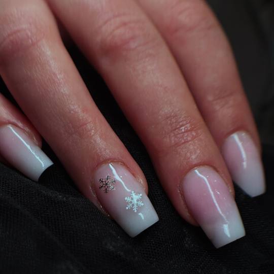 Femme Fatale #zagreb Korekcija noktiju Korekcija noktiju - M dužina