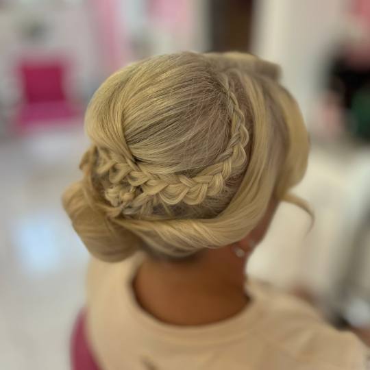 Beauty Studio Amina #zagreb Svečane i frizure za svadbu Ekstra svečana frizura - poluduga kosa