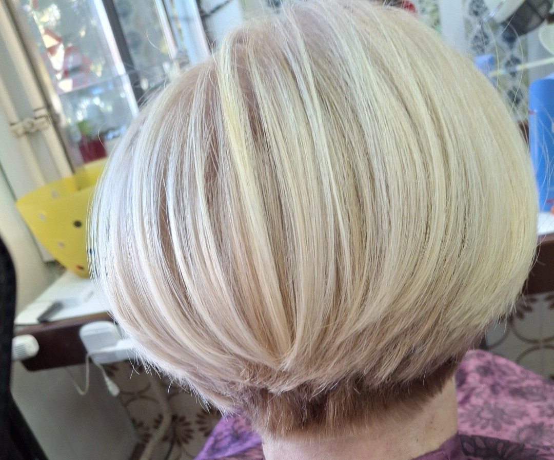 Bella #zagreb Bojanje kose Bojanje cijele dužine + fen frizura - kosa srednje dužine