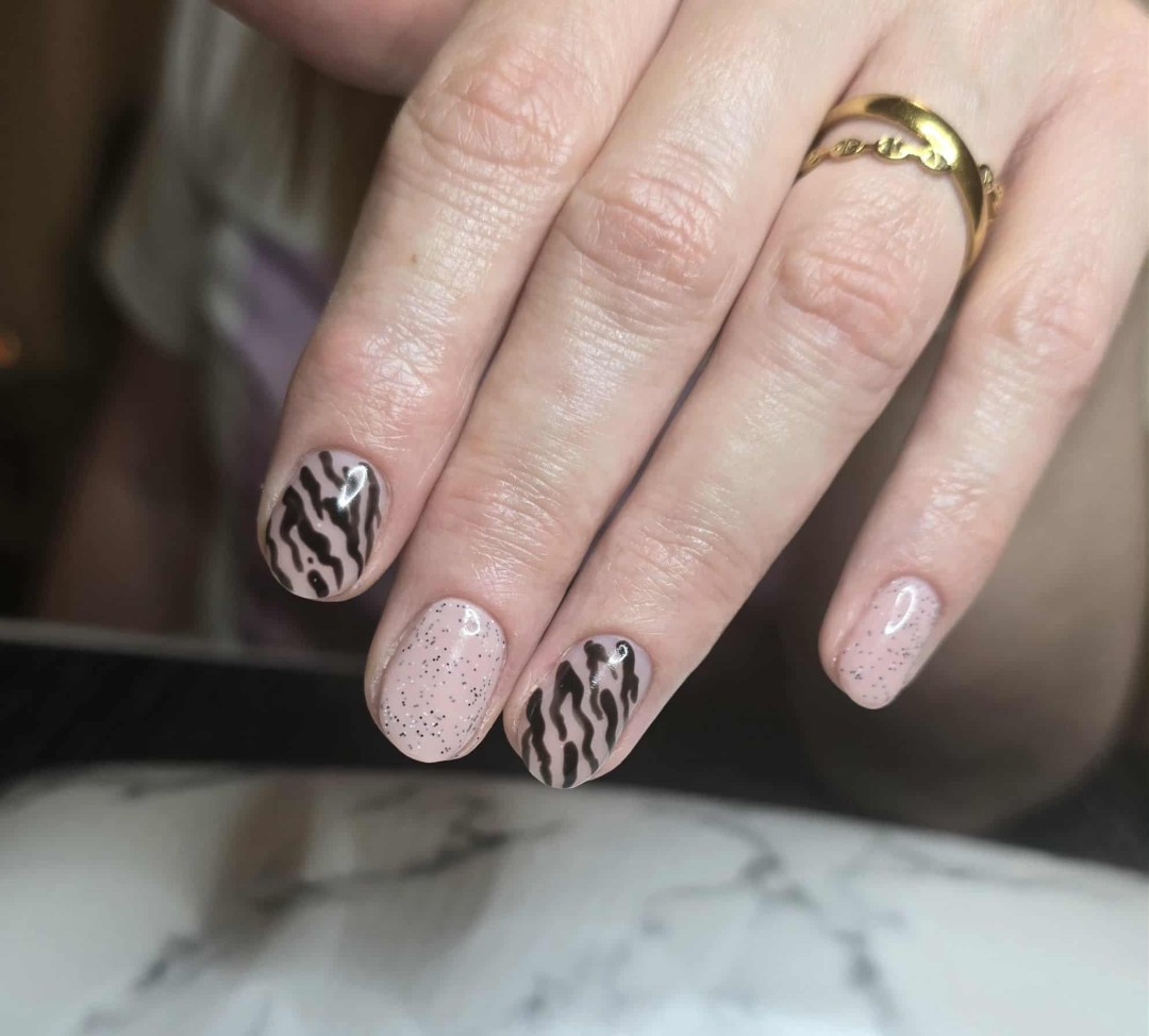 Aroma Sanja beauty & više #zagreb Ukrašavanje noktiju Nail art - po noktu
