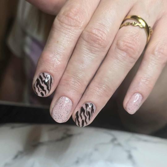 Aroma Sanja beauty & više #zagreb Ukrašavanje noktiju Nail art - po noktu