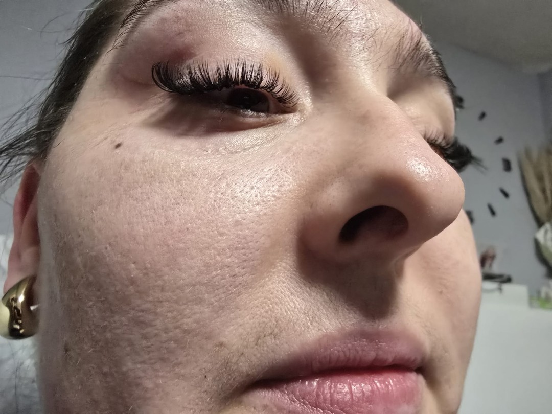 Glow Differently #zagreb Nadogradnja trepavica Ugradnja volumenskih trepavica